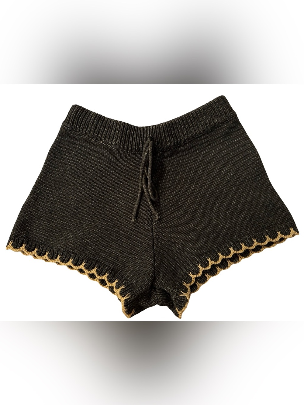 Mahina Knit High-Waist Shorts with scalloped Trim